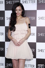 组图：杜德伟求婚成功盼日子 文咏珊拍戏吃斋