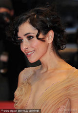 幻灯图集：《在路上》首映变庆生会 主席热拥导演