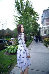 组图：秦岚多伦多拍摄写真  白裙飘逸魅惑迷情