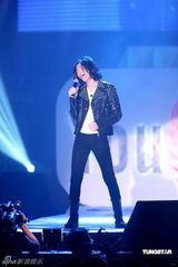 幻灯组图：萧敬腾着铆钉皮衣献唱 卢广仲瑶瑶泯恩仇