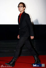 组图：安七炫神采奕奕宣传选秀节目 白智英性感