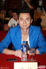 组图：张馨予缺席新剧宣传 李晨独撑场遭逼婚