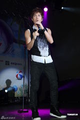 组图：吴克群梁静茹夏日唱响 潘玮柏杨丞琳接棒