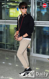 组图：釜山电影节开幕式 河智苑金亨俊将出席