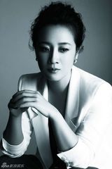 组图：陈小艺全新写真演绎知性女人花样年华