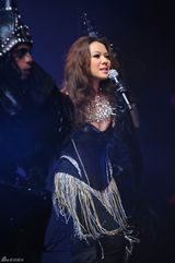 组图：黎明红馆开唱与陈小春合唱《友情岁月》