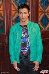 组图：钟嘉欣成视后大热 前哨战败阵也开心