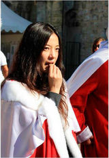 组图：赵薇在法国获红酒协会骑士勋章