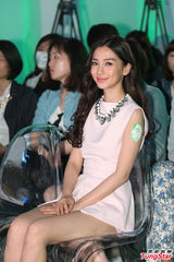 组图：AngelaBaby秀美腿 否认与黄晓明好事将近