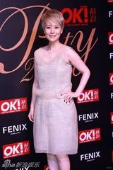 组图：海清出席《OK》派对 获封好朋友勋章显人缘