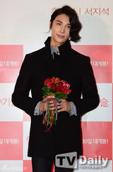 组图：INFINITE优贤徐仁英捧场《恋爱的技术》