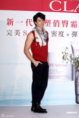 高清图：锦荣代言翘臀保养品 否认与蔡依林恋情生变