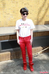 组图：何超仪首次参与饥馑活动 回应何超盈晕倒