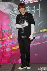 组图：黄鸿升劲歌热舞开唱 生日愿望找到女友