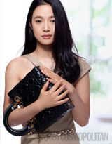 组图：周韵化身春天使者 登时尚封面