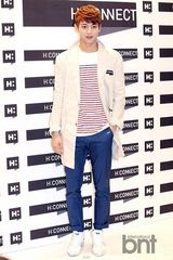 组图：SHINee等众星亮相时装品牌开店仪式