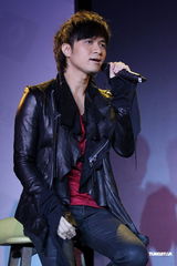 组图：古巨基三年磨一剑再发声 张柏芝令其请客