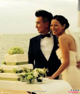 组图：滕丽名泰国嫁金融才俊 海边相依幸福洋溢