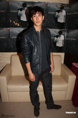 组图：李治廷带病开演唱会 卫兰任嘉宾叶德娴等捧场