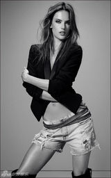 组图：巴西第一足球宝贝亚历山大-安布罗休