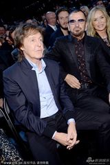 组图：麦卡特尼与小野洋子亲密拉手 心心相惜