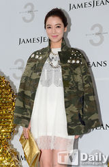 组图：车艺莲李素妍等助阵潮牌上市活动