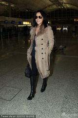 组图：刘嘉玲皮草装贵妇范十足 将赴德陪梁朝伟