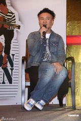 组图：陈奕迅巡演开庆功宴 否认婚变称家庭幸福