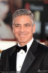 组图：70届威尼斯开幕红毯 克鲁尼比V字卖萌