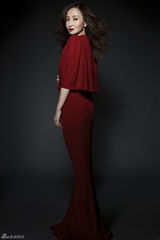 组图：宇秋最新写真冷艳温柔 女神气场十足