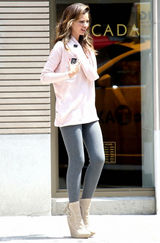 组图：超模米兰达-可儿服饰写真凸点上阵