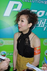 郑秀文不刻意谈感情事 盼像普通人平凡恋爱(图)