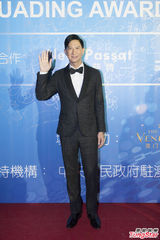 组图：华鼎奖红毯巨星闪耀 妮可刘晓庆斗艳