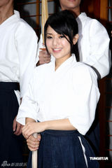 阿信跨刀为师弟导MV 日本女优苍井空任女主角 