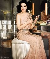 组图：脱衣舞娘蒂塔情趣闺房探秘 生活香艳奢华