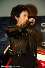 幻灯图：周迅曝和富二代情变分手 坚强短发接代言