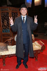 组图：欧阳震华健康复工 笑言欲请貌美男看护