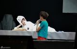 组图：苏打绿上海开唱 青峰模仿侧卧姐