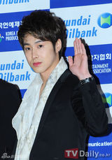 组图：东方神起少女时代等众星助阵梦想演唱会