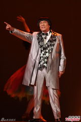 组图：江蕙连唱七场获封钢铁蕙 热裤秀美腿