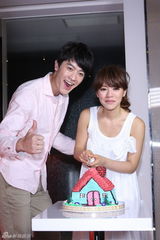 组图：丁当庆生遭恶整 崩溃痛哭成泪人儿