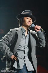 高清：长阳音乐节第2日 谢天笑重奏国歌左小掀高潮