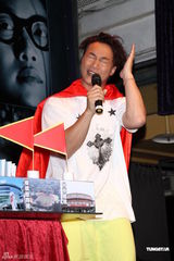 组图：陈奕迅台北签票遭台风搅局 演唱会曲目歌迷选