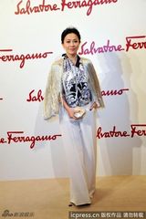 组图：刘嘉玲董洁等助阵时装秀 黄奕爆炸头抢镜