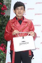 组图：李毓芬出席服饰品牌活动 压轴性感走秀