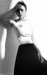 组图：张静初受国际品牌珠宝青睐 高雅气息璀璨绽放