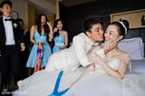 组图：李小璐婚礼花絮照 被贾乃亮强吻笑场