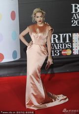 组图：2013全英音乐奖女星红毯竞艳