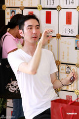 幻灯图集：肥肥沈殿霞生忌 好友陈淑芬等拜祭