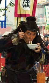 组图：谭耀文《后宫》曝落魄乞丐装惹眼球